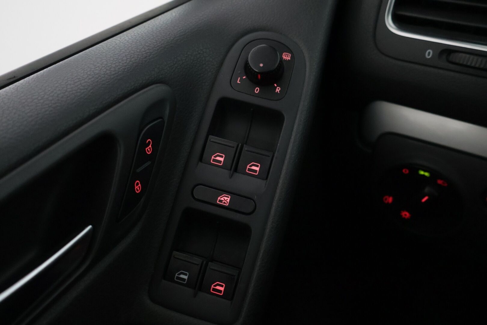 Volkswagen Golf 2010 Trendline 1,2 TSI 77 kW (105 hv) BlueMotion Technology 4-ovinen * YritysOutlet - Myydään vain yrityksille * - YritysOutlet - Myydään vain yrityksille / Leimaa 07/2026 / Kahdet renkaat