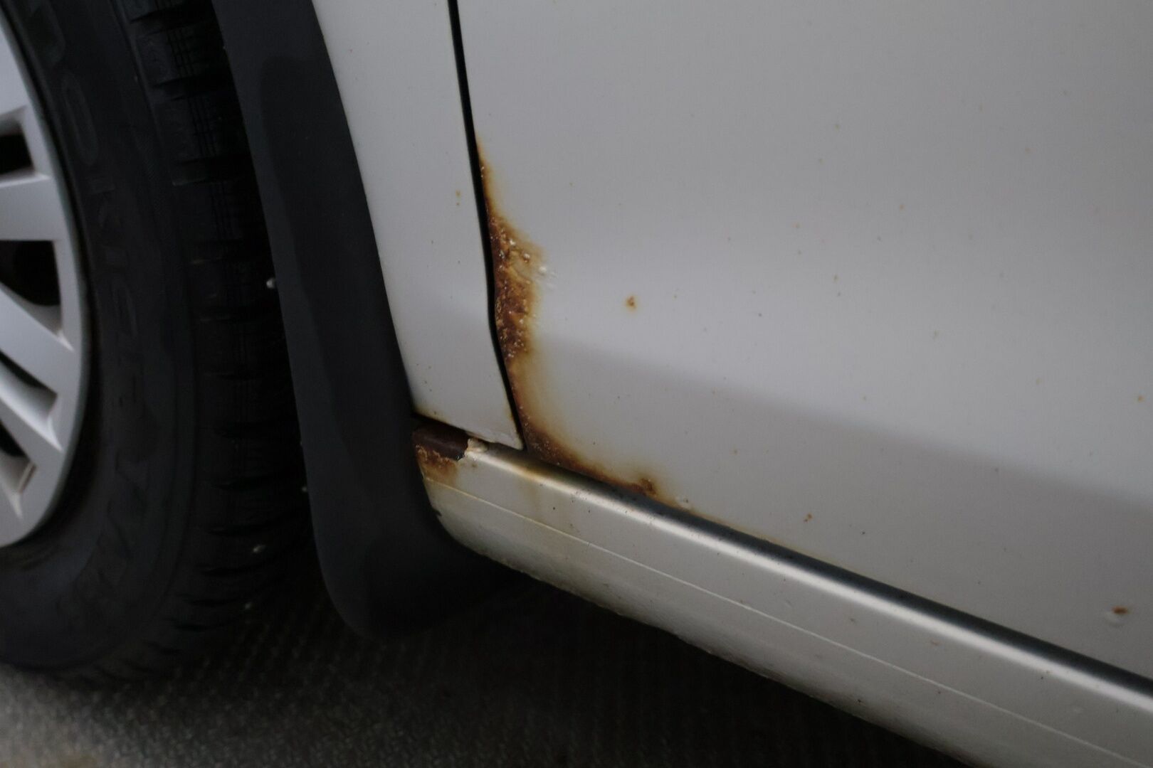 Volkswagen Golf 2010 Trendline 1,2 TSI 77 kW (105 hv) BlueMotion Technology 4-ovinen * YritysOutlet - Myydään vain yrityksille * - YritysOutlet - Myydään vain yrityksille / Leimaa 07/2026 / Kahdet renkaat