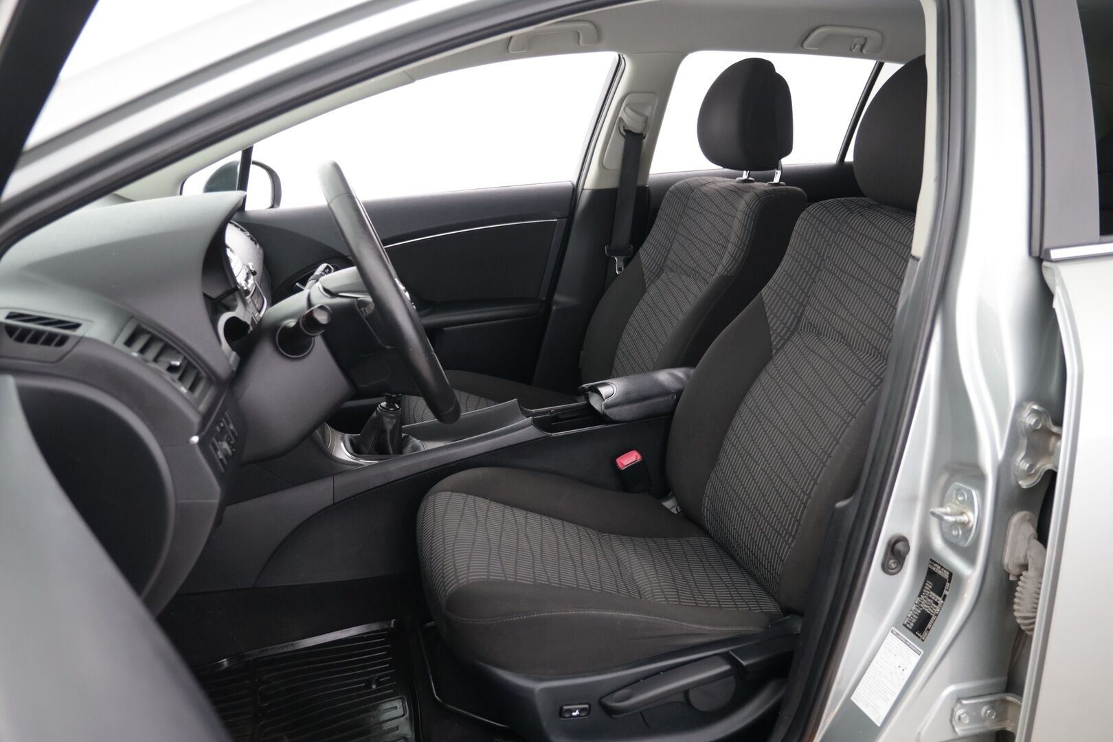 Toyota Avensis 2011 1,6 Valvematic Sol Edition Wagon - YritysOutlet - Myydään vain yrityksille - Suomi-auto / Huoltokirja / Lohko / Bluetooth / Koukku