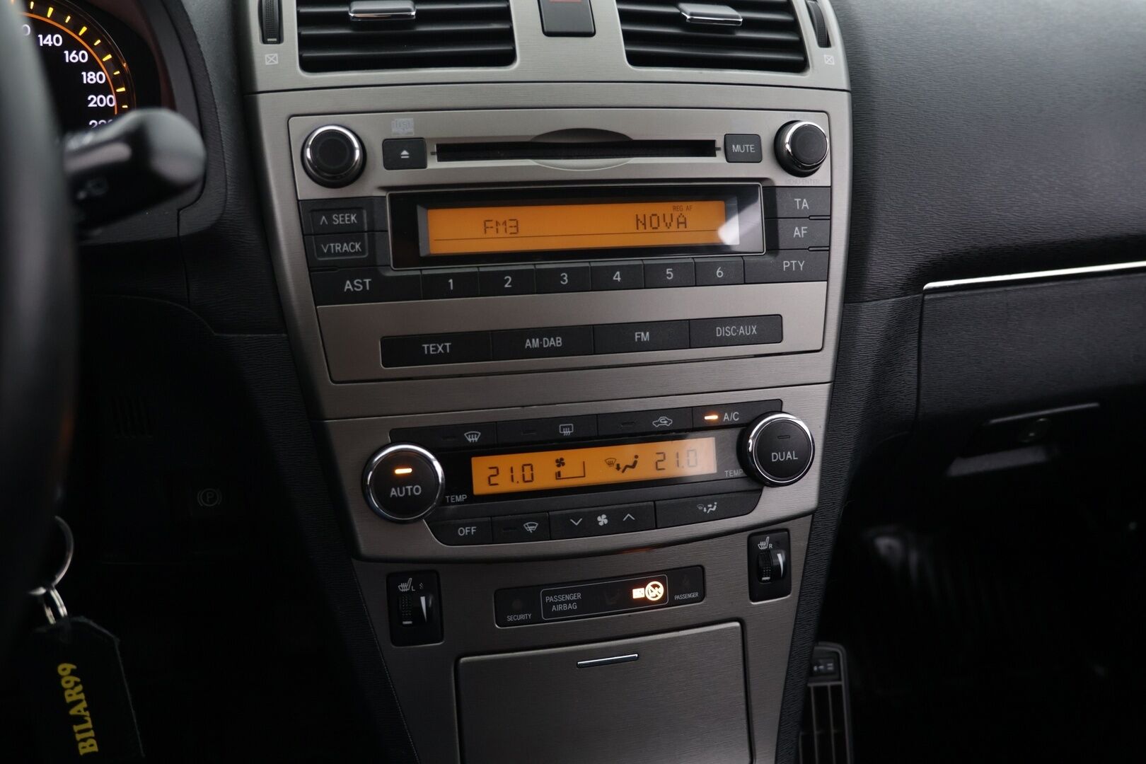 Toyota Avensis 2011 1,6 Valvematic Sol Edition Wagon - YritysOutlet - Myydään vain yrityksille - Suomi-auto / Huoltokirja / Lohko / Bluetooth / Koukku