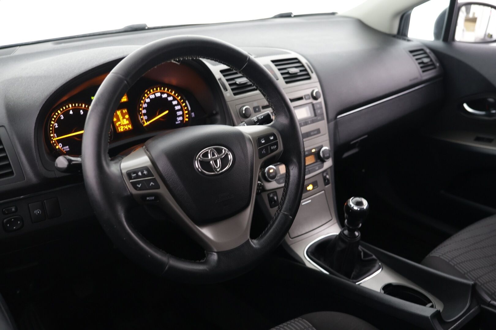 Toyota Avensis 2011 1,6 Valvematic Sol Edition Wagon - YritysOutlet - Myydään vain yrityksille - Suomi-auto / Huoltokirja / Lohko / Bluetooth / Koukku