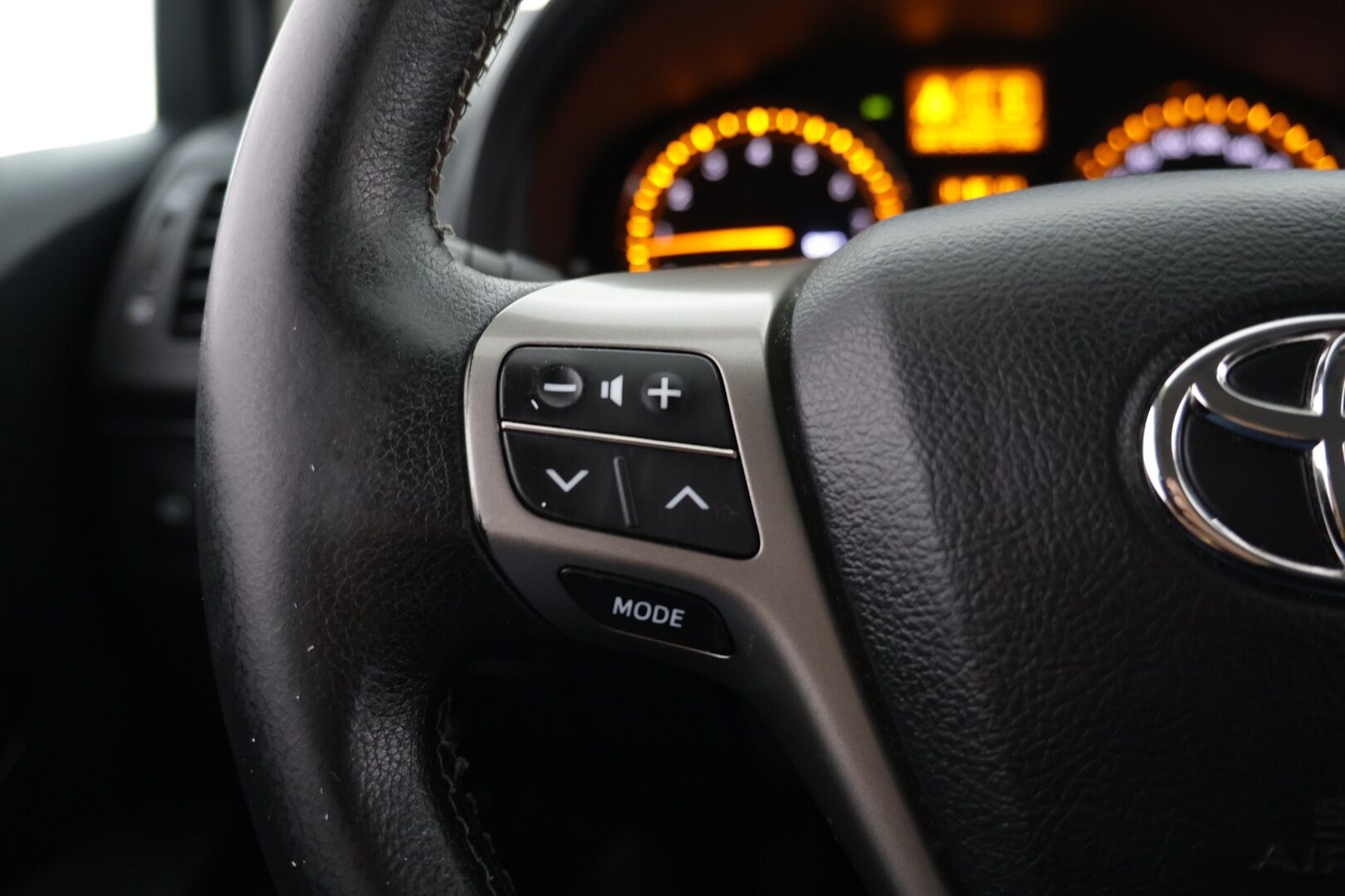 Toyota Avensis 2011 1,6 Valvematic Sol Edition Wagon - YritysOutlet - Myydään vain yrityksille - Suomi-auto / Huoltokirja / Lohko / Bluetooth / Koukku