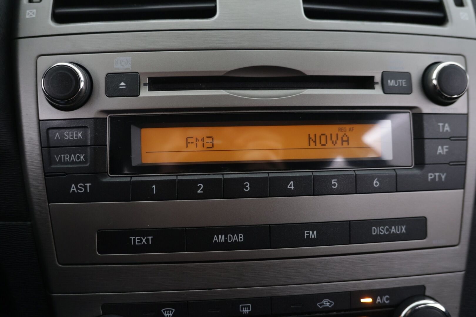 Toyota Avensis 2011 1,6 Valvematic Sol Edition Wagon - YritysOutlet - Myydään vain yrityksille - Suomi-auto / Huoltokirja / Lohko / Bluetooth / Koukku