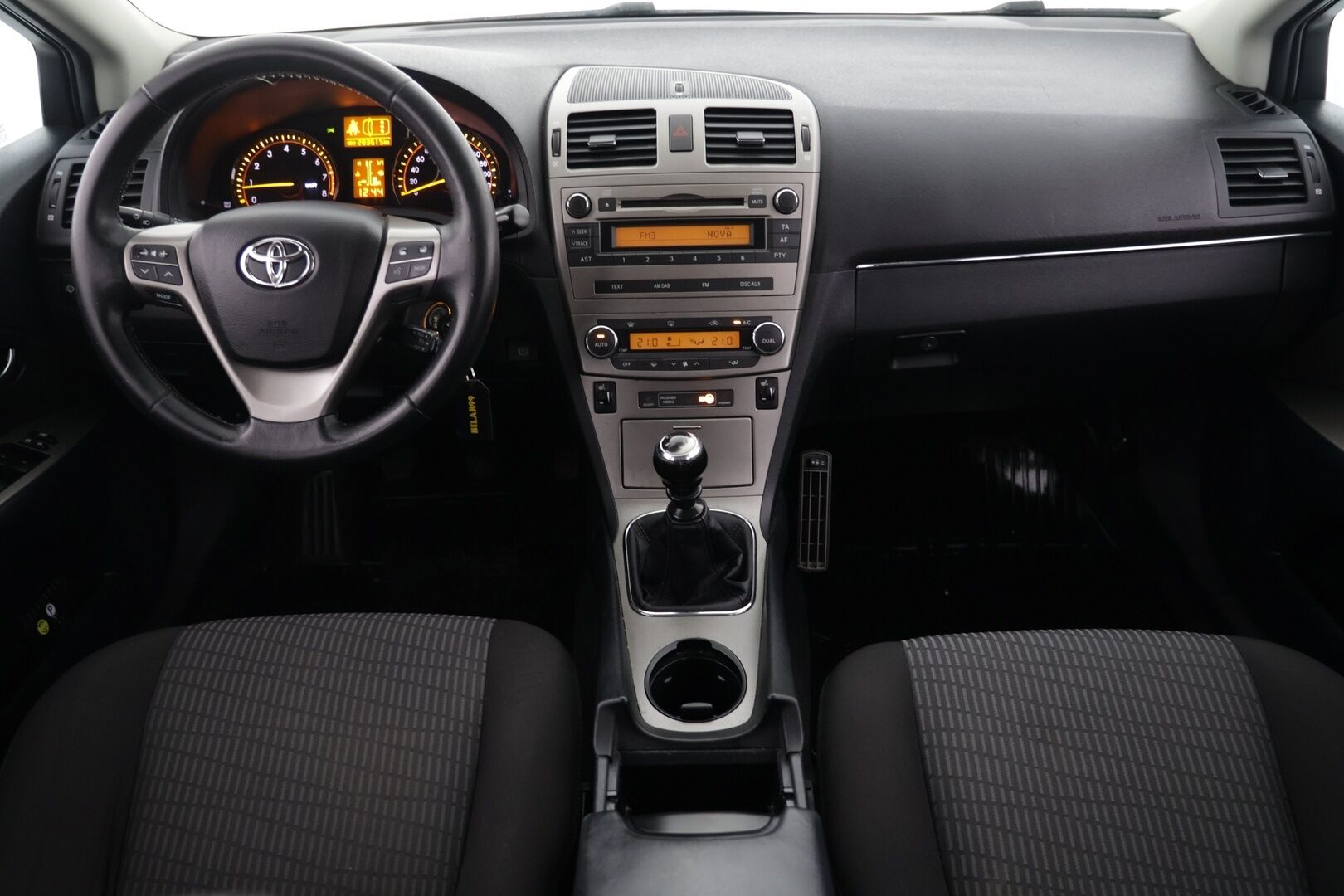 Toyota Avensis 2011 1,6 Valvematic Sol Edition Wagon - YritysOutlet - Myydään vain yrityksille - Suomi-auto / Huoltokirja / Lohko / Bluetooth / Koukku