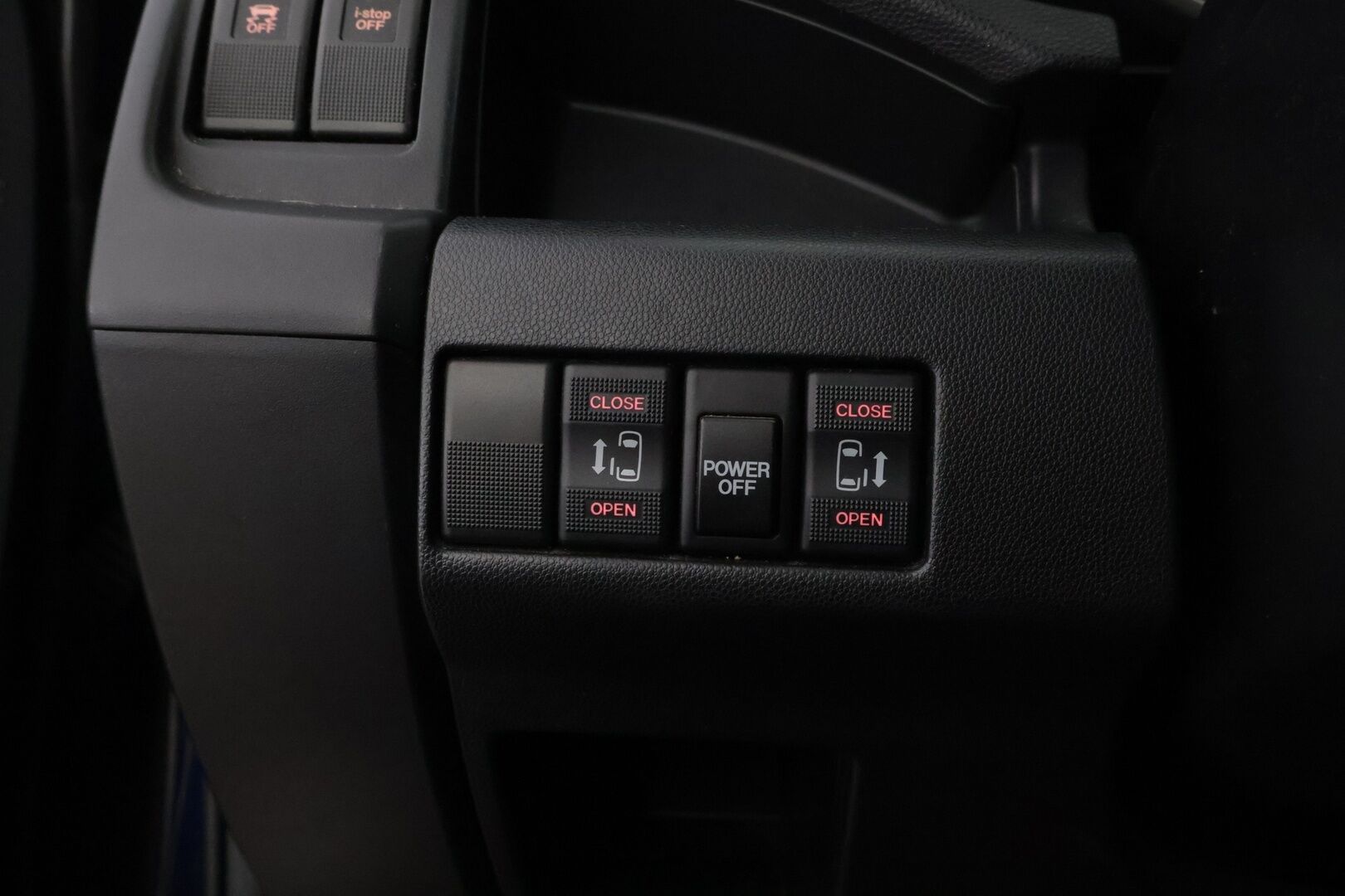 Mazda 5 2013 MPV 2,0 DISI i-Stop Exclusive 6MT 5d HF2 - YritysOutlet - Myydään vain yrityksille - – Tämä auto myydään YritysOutlet -valikoimasta vain yritykselle