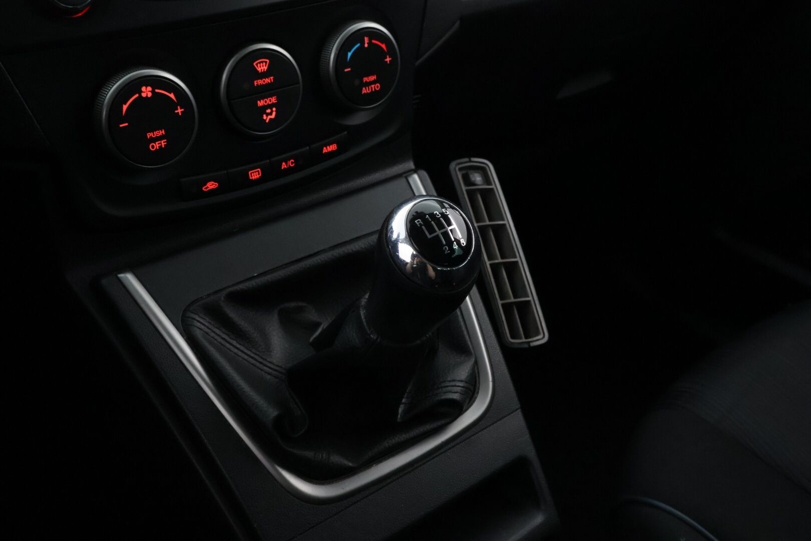 Mazda 5 2013 MPV 2,0 DISI i-Stop Exclusive 6MT 5d HF2 - YritysOutlet - Myydään vain yrityksille - – Tämä auto myydään YritysOutlet -valikoimasta vain yritykselle