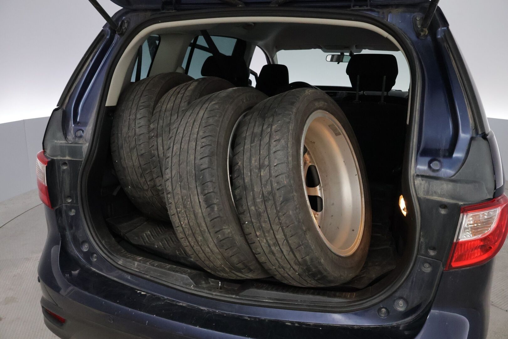 Mazda 5 2013 MPV 2,0 DISI i-Stop Exclusive 6MT 5d HF2 - YritysOutlet - Myydään vain yrityksille - – Tämä auto myydään YritysOutlet -valikoimasta vain yritykselle