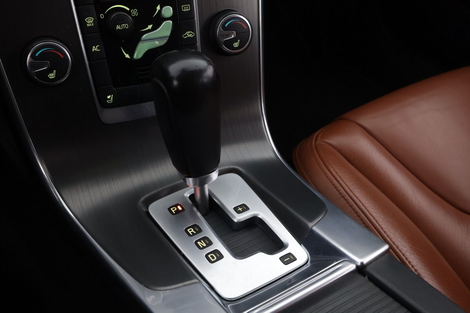 Volvo V60 2011 D5 AWD Summum aut MYYDÄÄN HUUTOKAUPAT.COM! - MYYDÄÄN HUUTOKAUPAT.COM!
