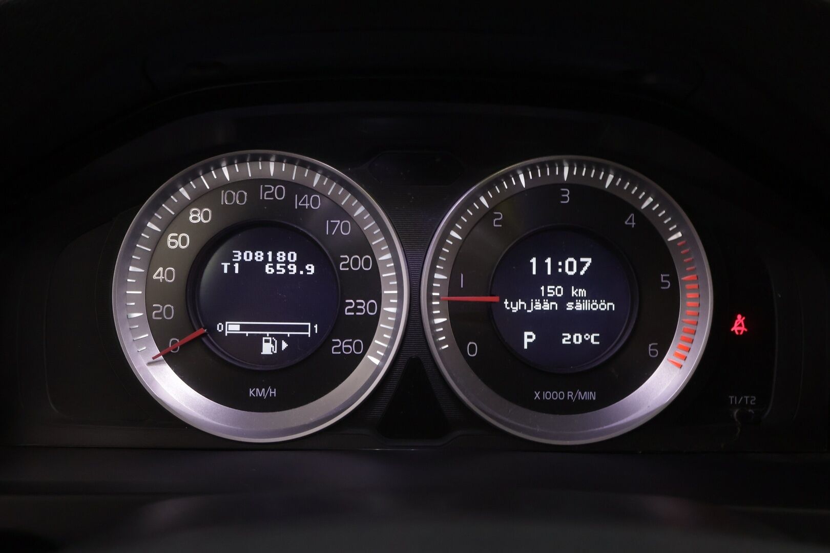Volvo V60 2011 D5 AWD Summum aut MYYDÄÄN HUUTOKAUPAT.COM! - MYYDÄÄN HUUTOKAUPAT.COM!