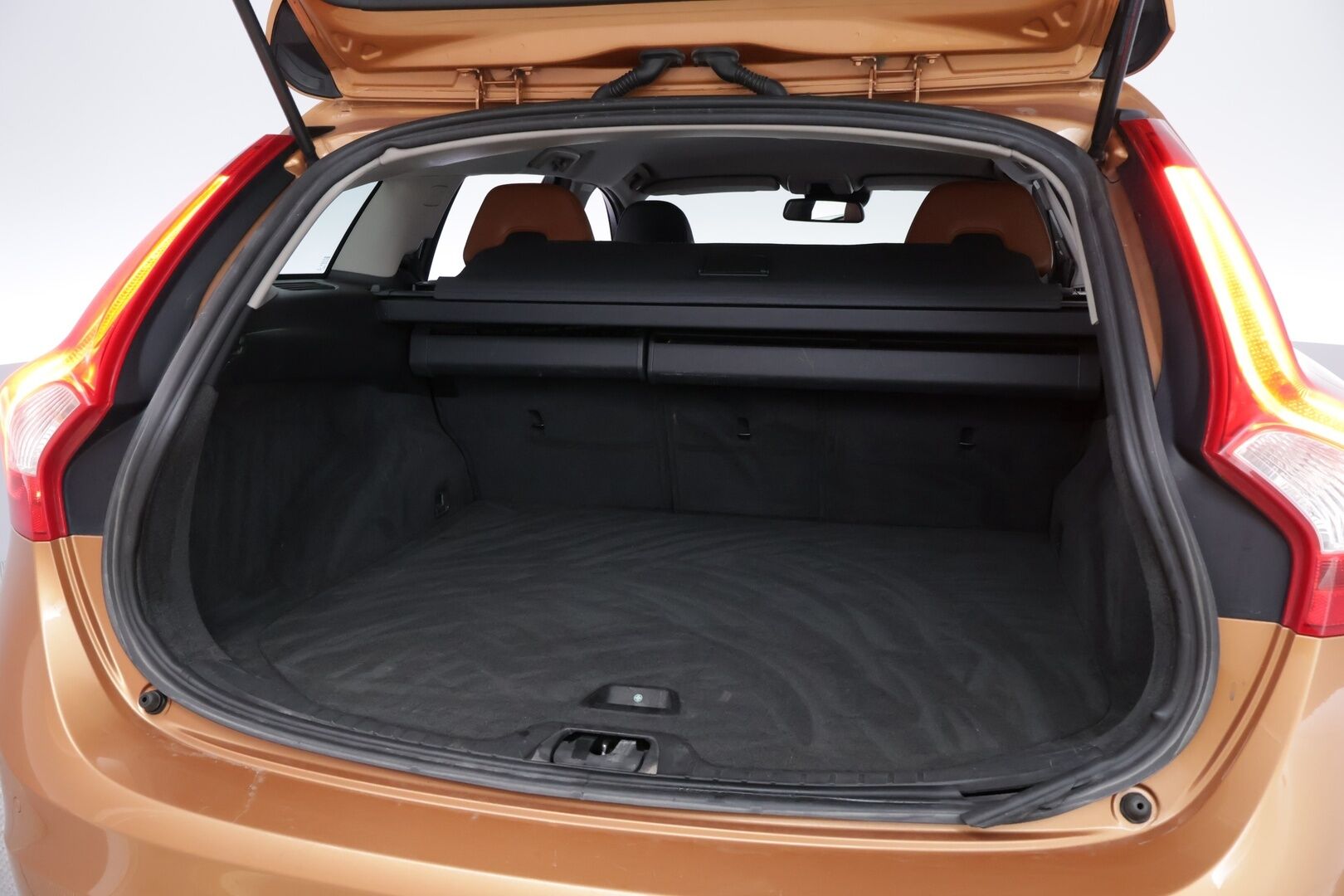 Volvo V60 2011 D5 AWD Summum aut MYYDÄÄN HUUTOKAUPAT.COM! - MYYDÄÄN HUUTOKAUPAT.COM!