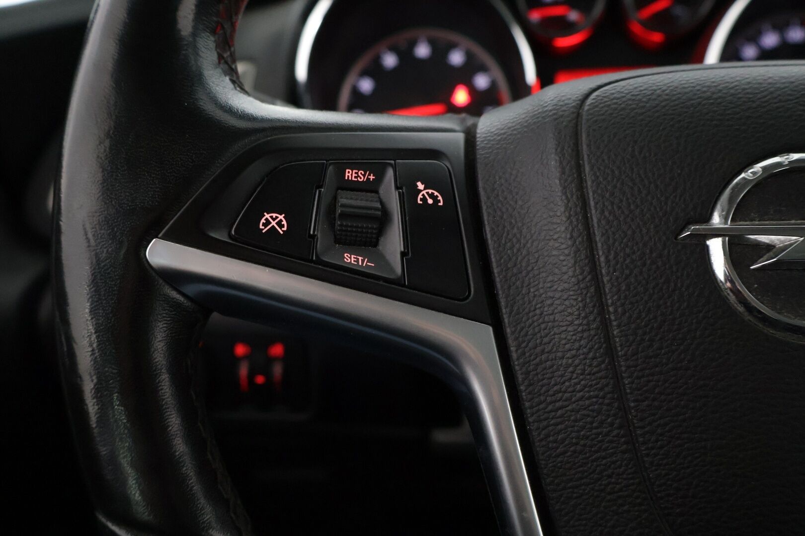 Opel Astra 2011 Sport Tourer Enjoy 1,4 Turbo 103kW AT6 * / Yritys Outlet - Myydään yrityksille / Suomi-auto / Vakkari / Tutka / Lohkolämmitin / Vetokoukku / - Myydään yrityksille