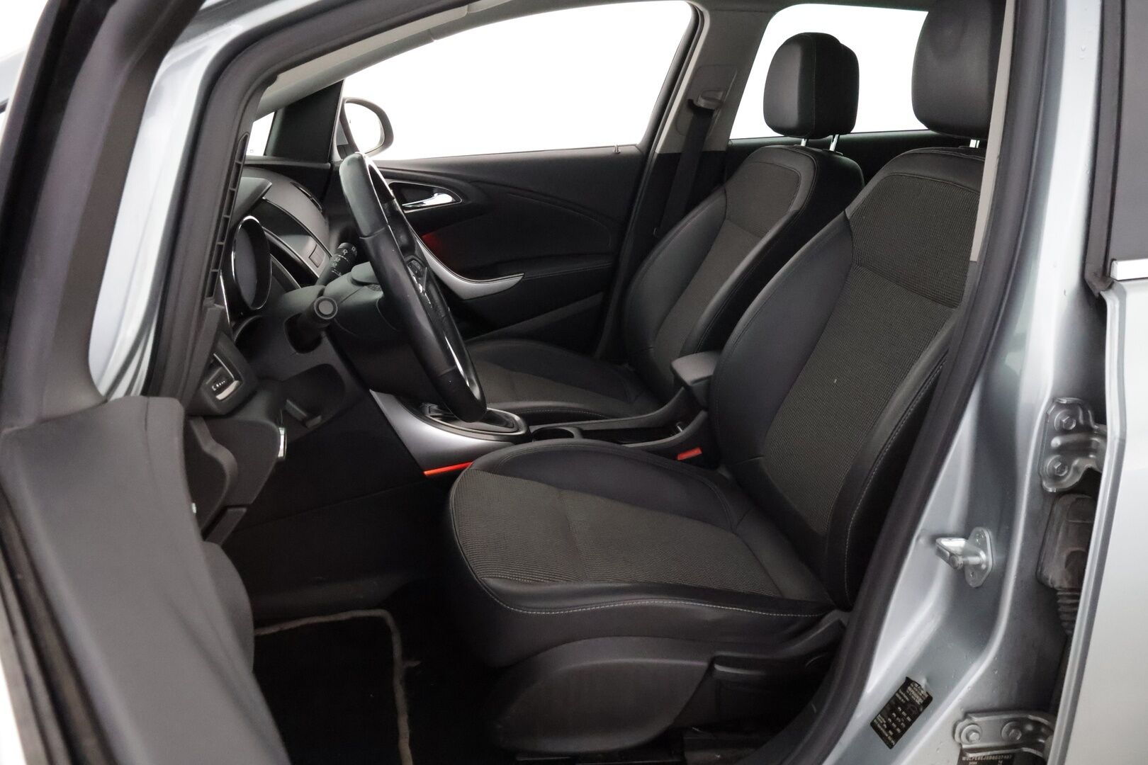 Opel Astra 2011 Sport Tourer Cosmo 1,6 Turbo 132kW AT6 - YritysOutlet - Myydään vain yrityksille - - YritysOutlet - Myydään vain yrityksille