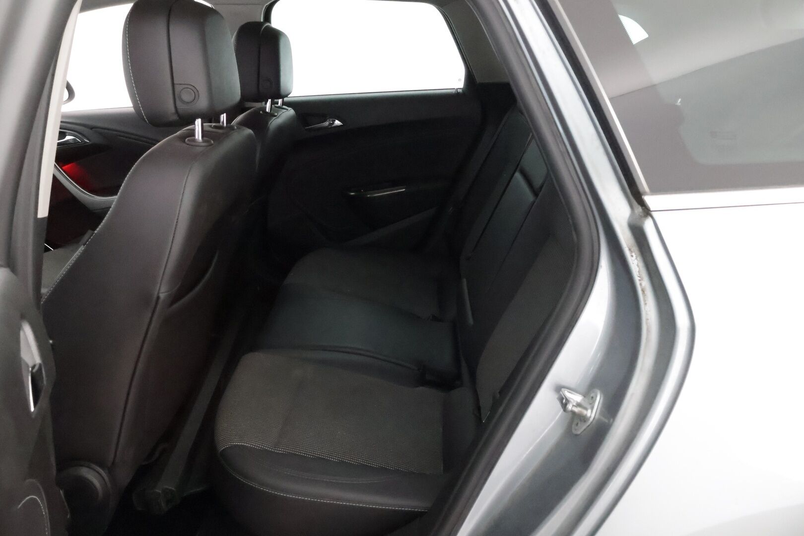 Opel Astra 2011 Sport Tourer Cosmo 1,6 Turbo 132kW AT6 - YritysOutlet - Myydään vain yrityksille - - YritysOutlet - Myydään vain yrityksille