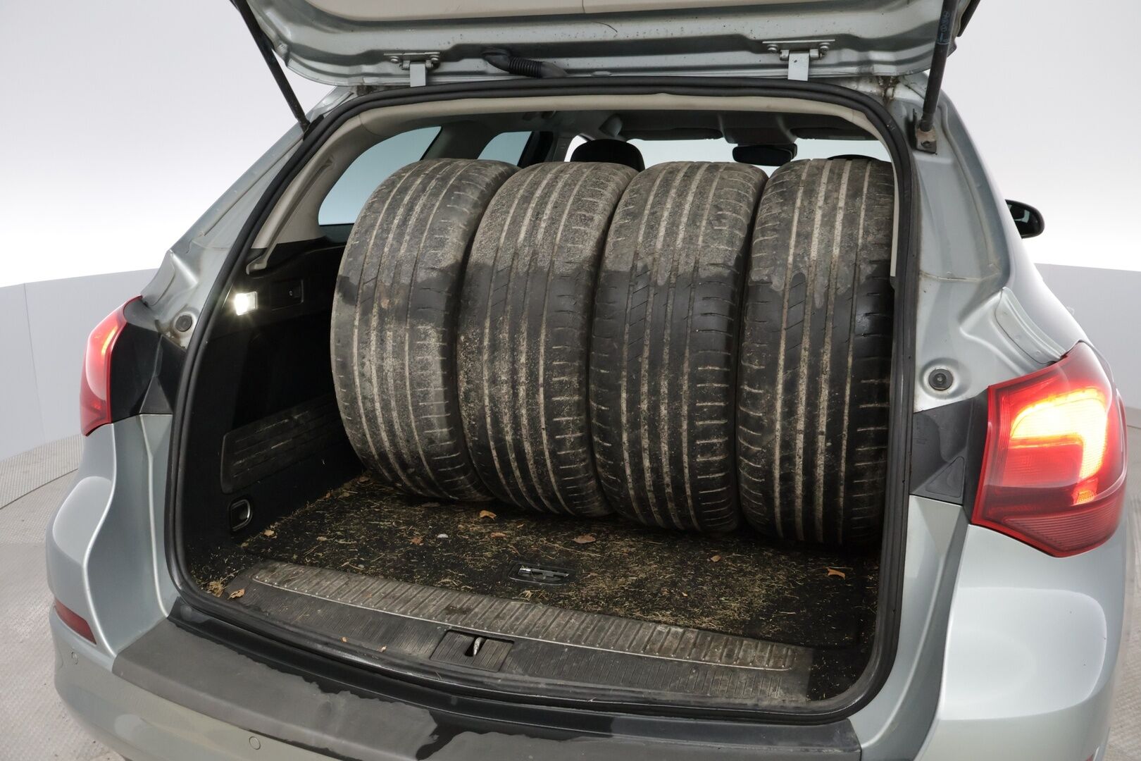 Opel Astra 2011 Sport Tourer Cosmo 1,6 Turbo 132kW AT6 - YritysOutlet - Myydään vain yrityksille - - YritysOutlet - Myydään vain yrityksille