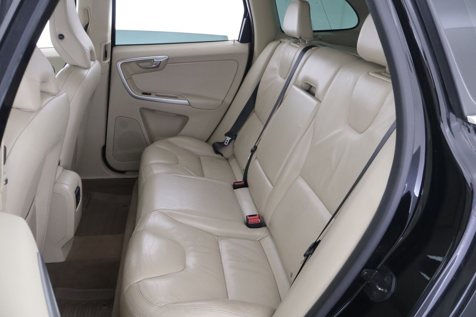 Volvo XC60 2010 D5 AWD Summum Business aut ** YritysOutlet - Myydään vain yrityksille ** ACC / Koukku / Webasto / Sähköpenkit / BLIS - ** Katso varusteet / Juuri katsastettu **