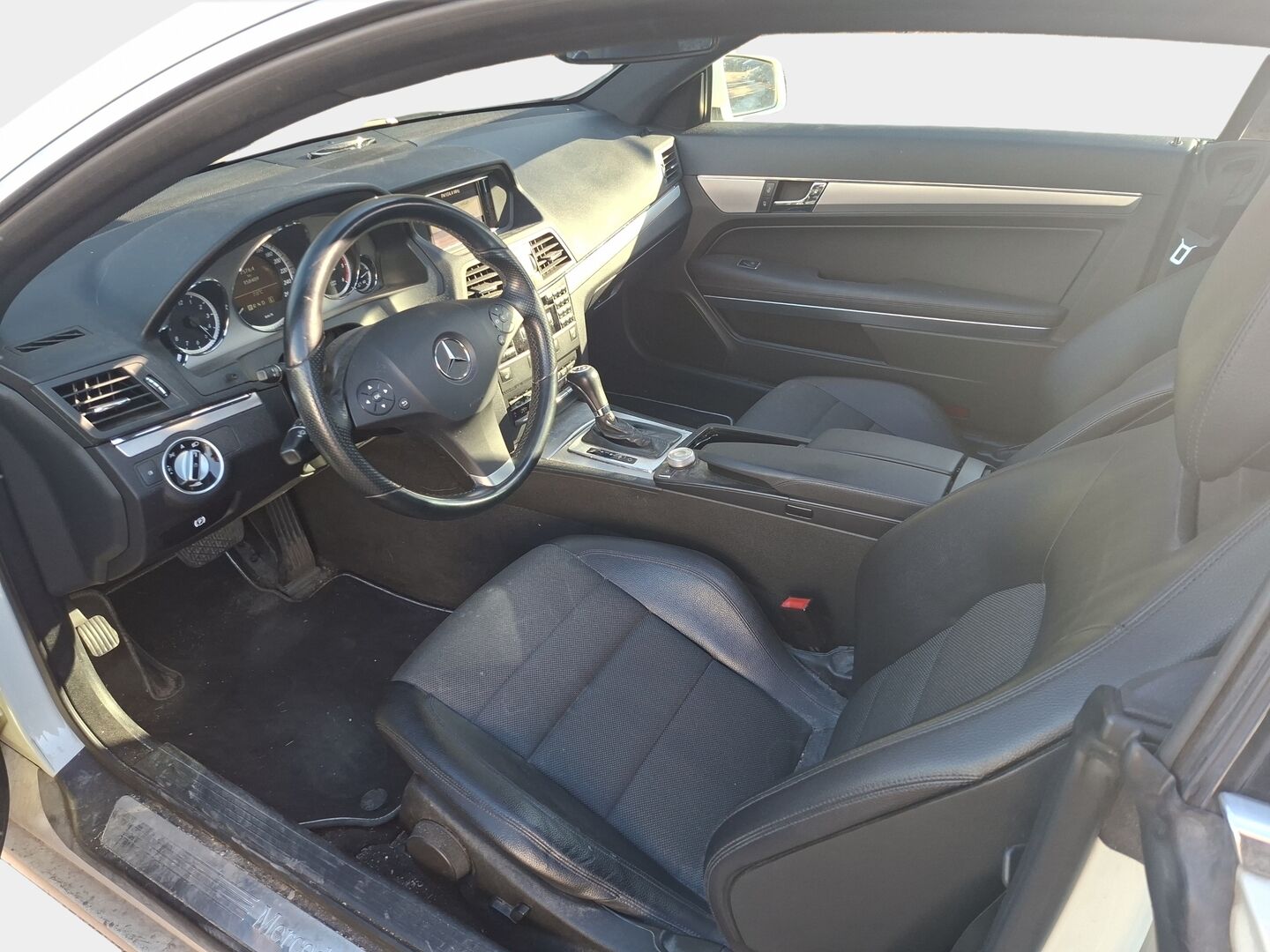 Mercedes-Benz E 2011 250 CDI BE Coupé A * Panorama / Lohkolämmitin / Vakionopeudensäädin / Bluetooth / Puolinahat * - Suomi-auto / Kattava huoltohistoria! / 2x Vanteet & Renkaat