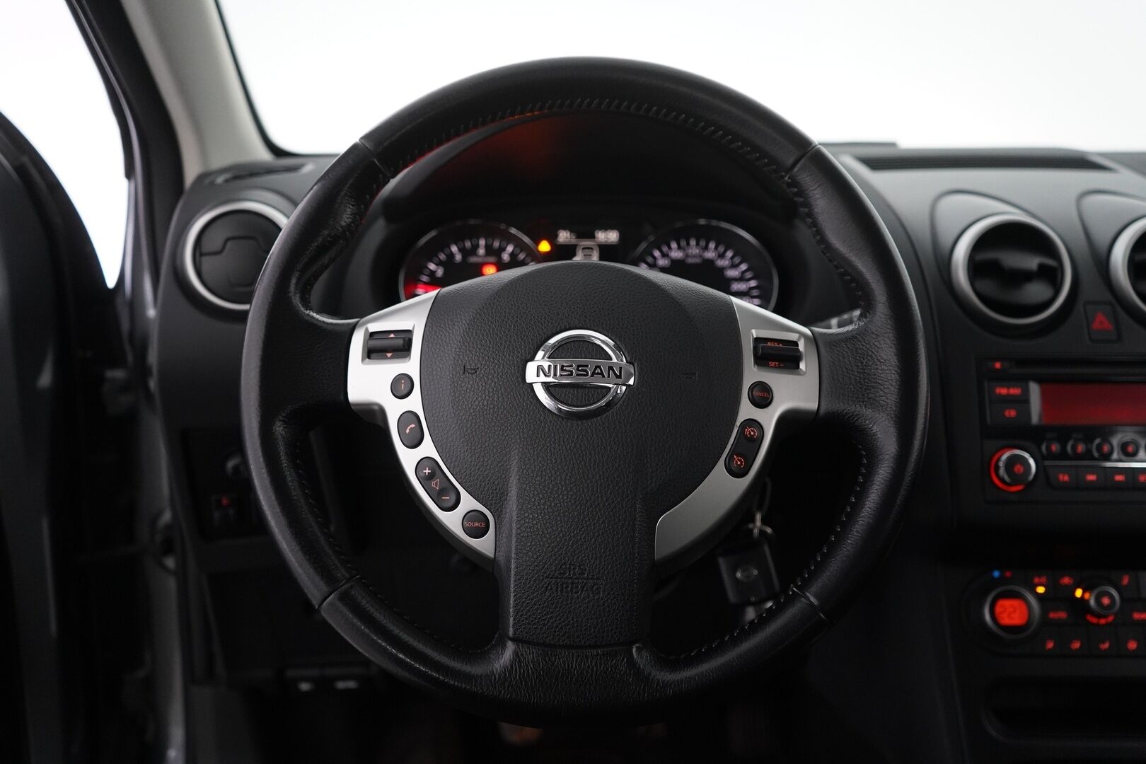 Nissan Qashqai 2011 2,0L Acenta 2WD 6M/T MY11 *Lohkolämmitin / Vakkari / Koukku / Metalliväri* - Suomi-auto / Kahdet alumiinivanteet / Viimeisin huolto 05/25!