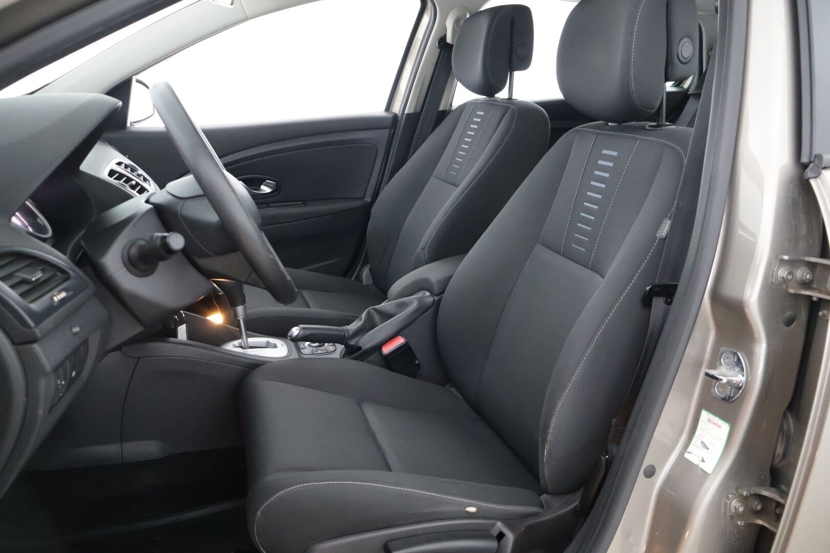 Renault Megane 2011 Sport Tourer Expression 1,5 dCi 110hv FAP aut 6-v EDC - YritysOutlet - Myydään vain yrityksille - *Suomi-auto / Peruutustutka takana / Jälkiasennettu webasto/eberi / Navigointi / 2x renkaat & alumiinivanteet*