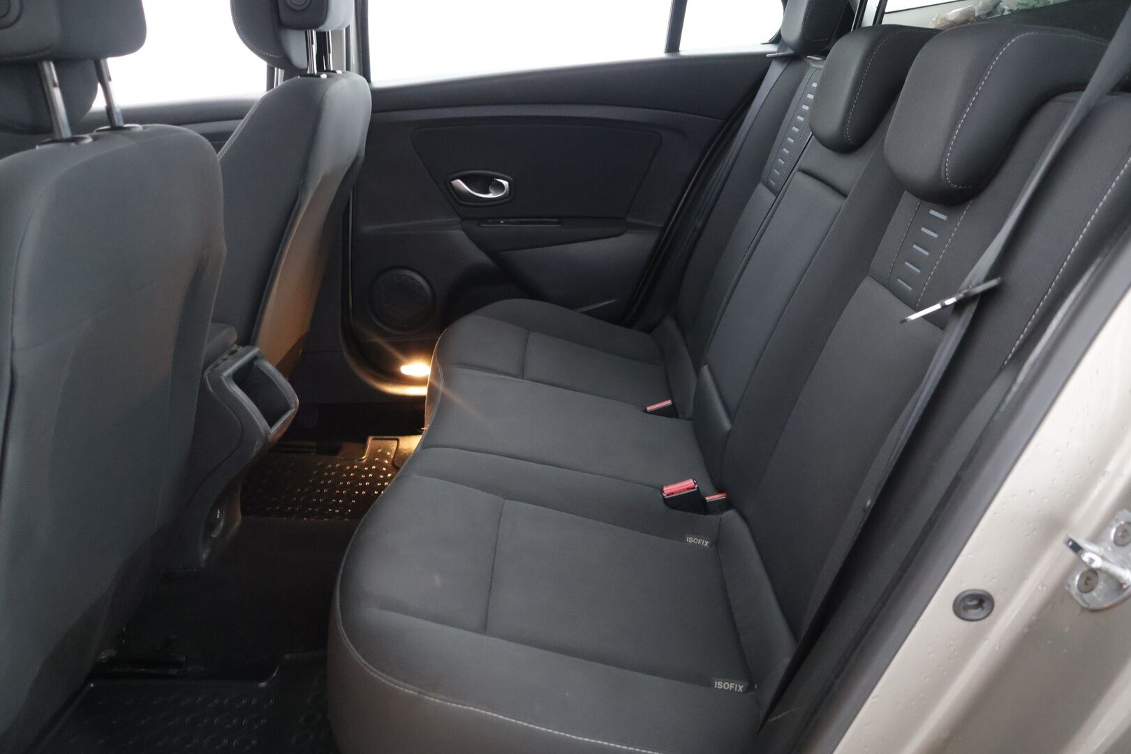 Renault Megane 2011 Sport Tourer Expression 1,5 dCi 110hv FAP aut 6-v EDC - YritysOutlet - Myydään vain yrityksille - *Suomi-auto / Peruutustutka takana / Jälkiasennettu webasto/eberi / Navigointi / 2x renkaat & alumiinivanteet*