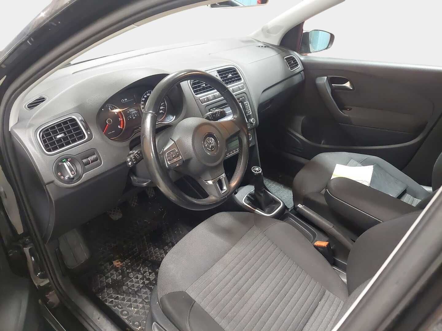 Volkswagen Polo 2011 Comfortline 1,2 TSI 77 kW 4-ov. *Webasto / Parkkitutka / Vakkari / Suomi-auto / Huoltokirja / 2x-Renkaat* - Taloudellinen ja pirteä Polo