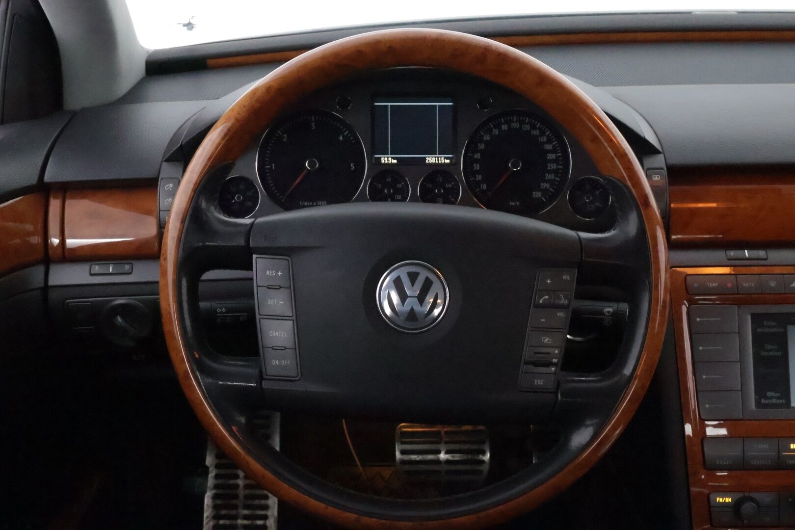 Volkswagen Phaeton 2003 5,0 BiTurbo V10 * - YritysOutlet - Myydään vain yrityksille - - YritysOutlet - Myydään vain yrityksille