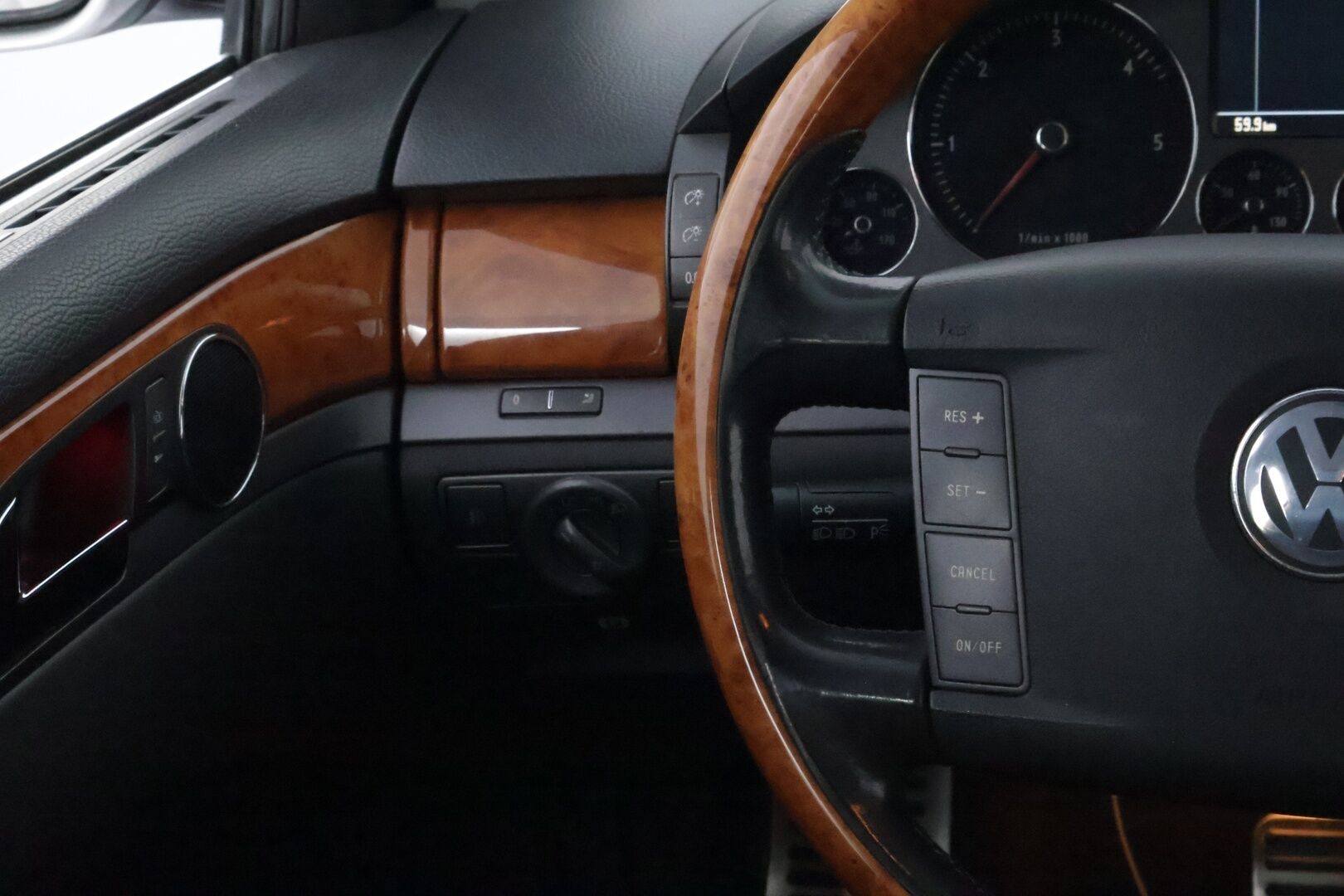 Volkswagen Phaeton 2003 5,0 BiTurbo V10 * - YritysOutlet - Myydään vain yrityksille - - YritysOutlet - Myydään vain yrityksille