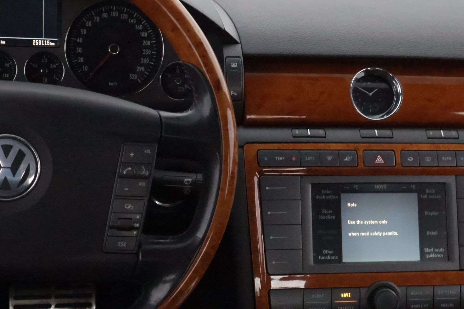 Volkswagen Phaeton 2003 5,0 BiTurbo V10 * - YritysOutlet - Myydään vain yrityksille - - YritysOutlet - Myydään vain yrityksille