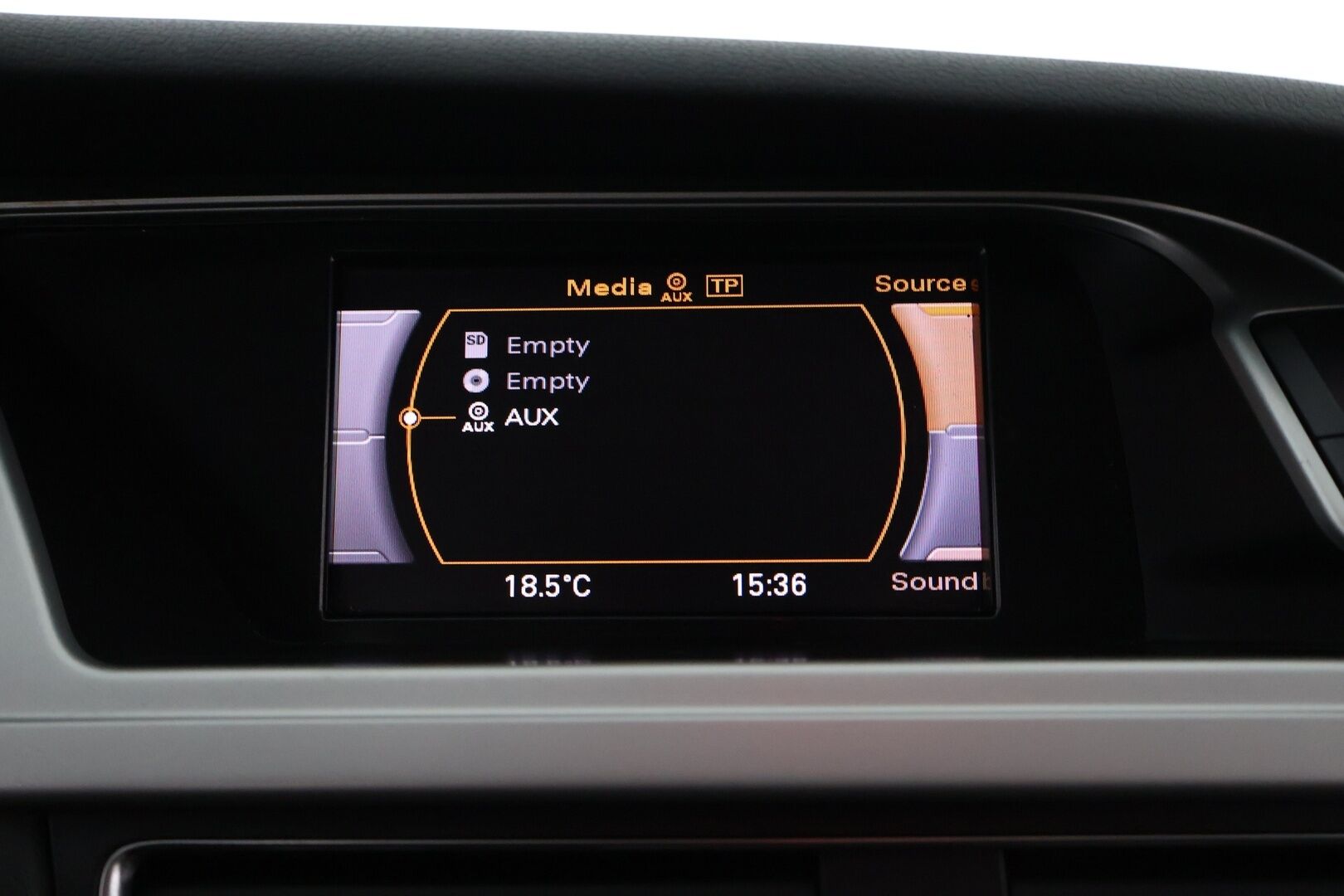Audi A4 allroad quattro 2011 2,0 TDI (DPF) 105 kW quattro Start-Stop Alpine Pro - MYYDÄÄN HUUTOKAUPAT.COM! / Vetokoukku / Lohko / Vakkari / Urheiluistuimet!