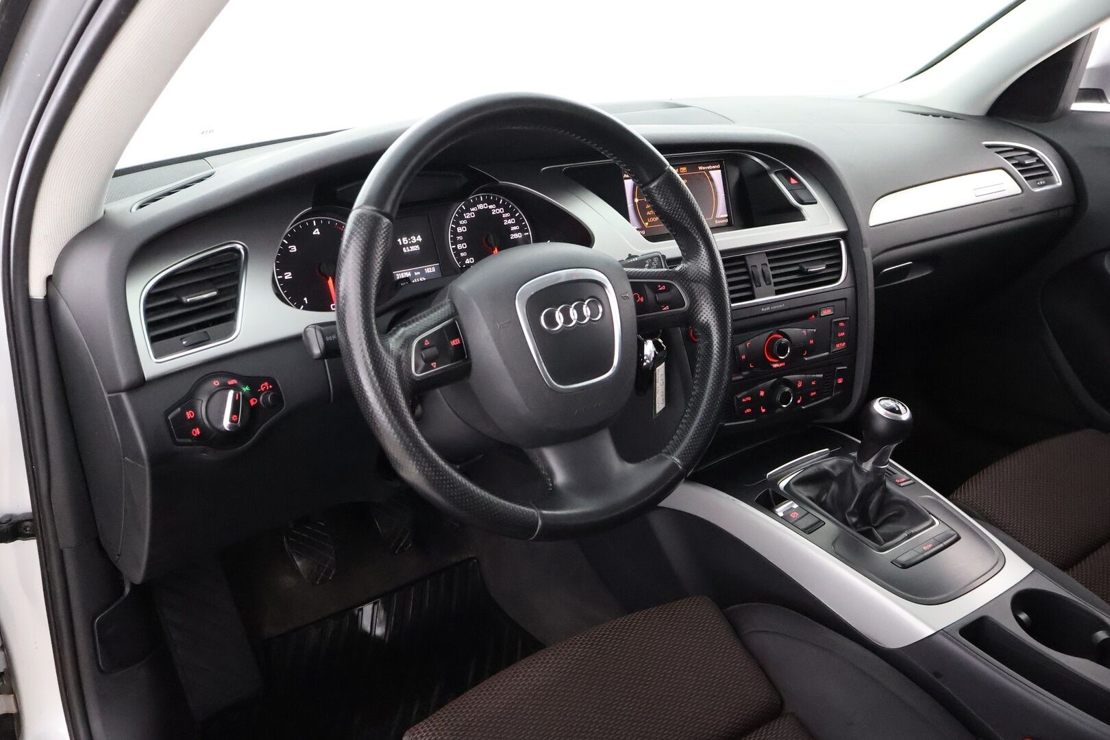 Audi A4 allroad quattro 2011 2,0 TDI (DPF) 105 kW quattro Start-Stop Alpine Pro - MYYDÄÄN HUUTOKAUPAT.COM! / Vetokoukku / Lohko / Vakkari / Urheiluistuimet!