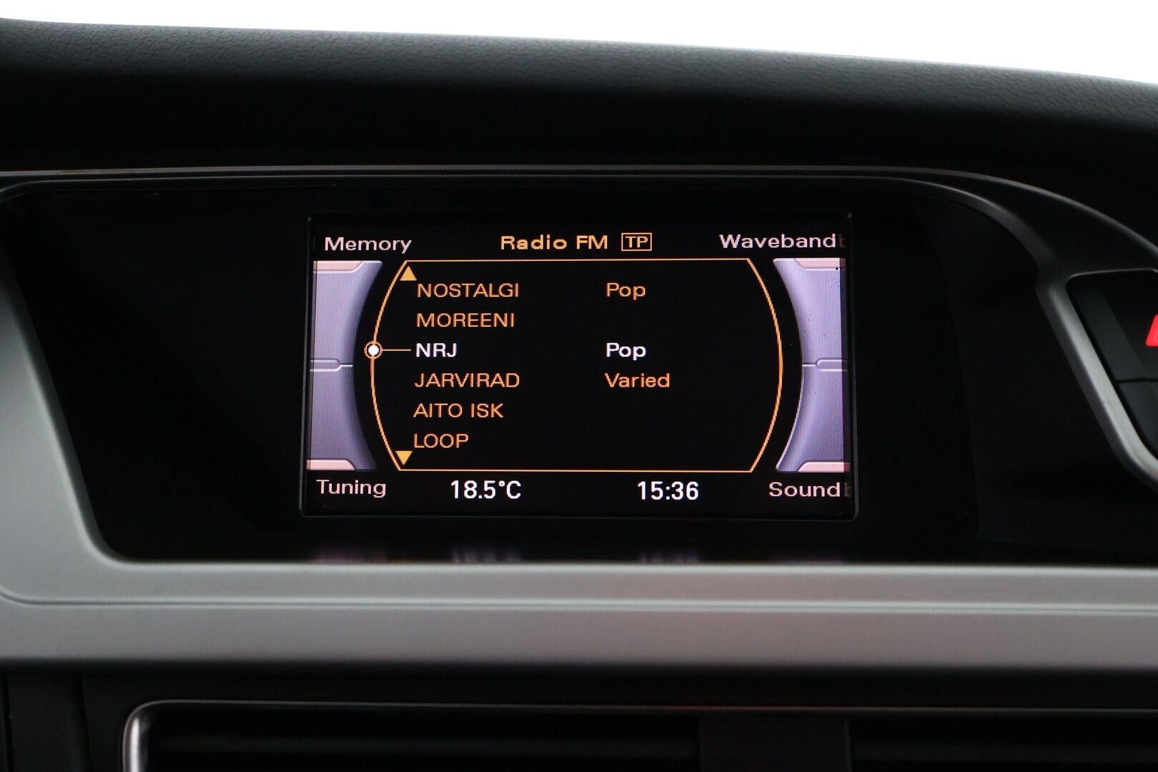 Audi A4 allroad quattro 2011 2,0 TDI (DPF) 105 kW quattro Start-Stop Alpine Pro - MYYDÄÄN HUUTOKAUPAT.COM! / Vetokoukku / Lohko / Vakkari / Urheiluistuimet!