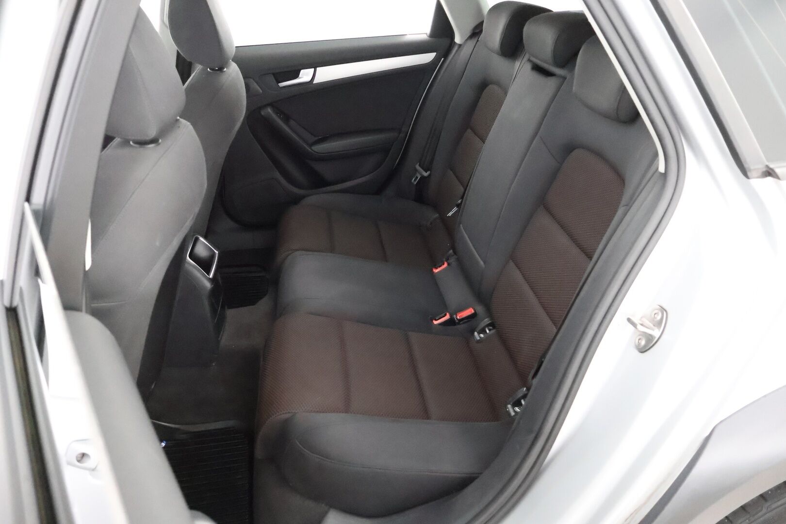 Audi A4 allroad quattro 2011 2,0 TDI (DPF) 105 kW quattro Start-Stop Alpine Pro - MYYDÄÄN HUUTOKAUPAT.COM! / Vetokoukku / Lohko / Vakkari / Urheiluistuimet!