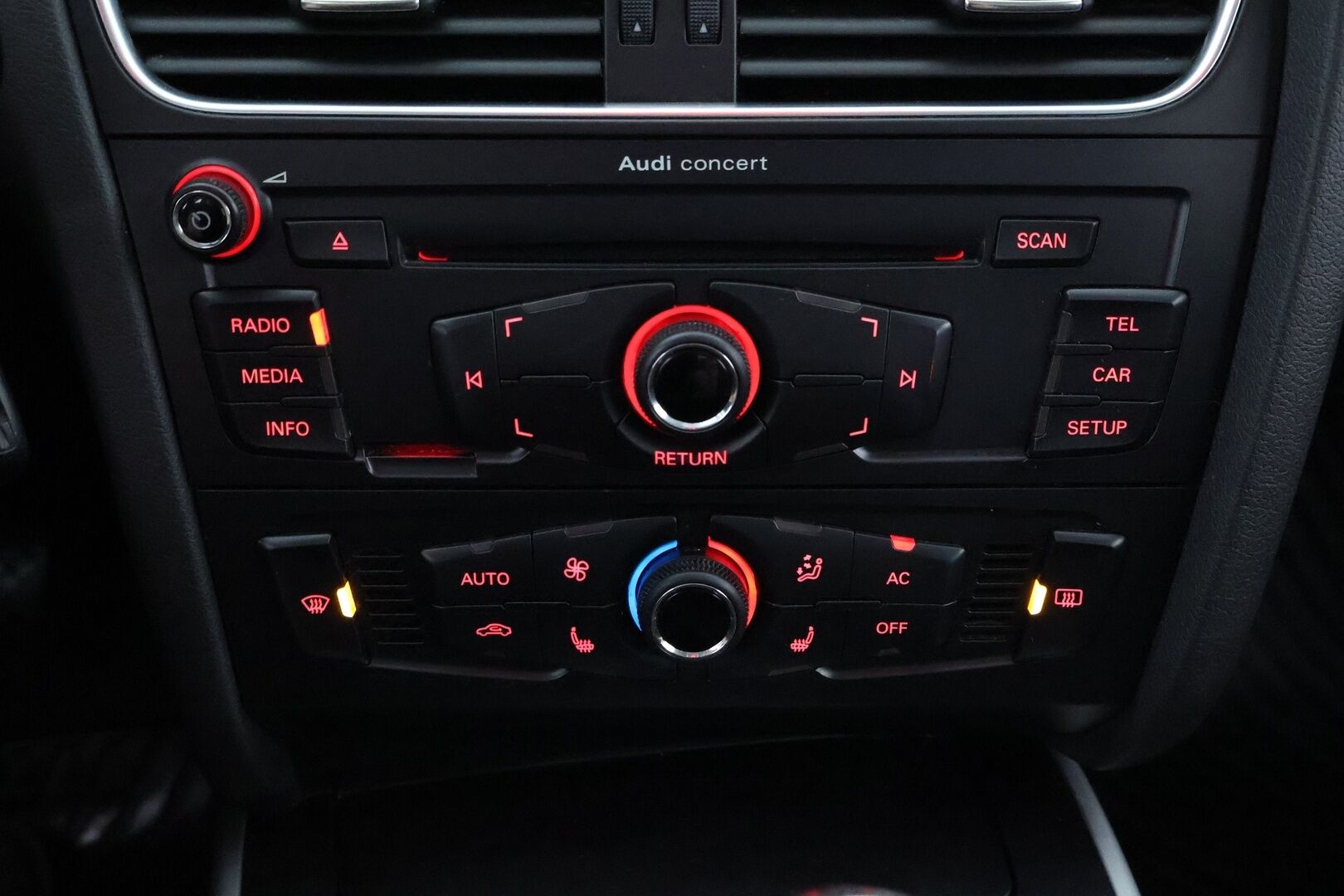Audi A4 allroad quattro 2011 2,0 TDI (DPF) 105 kW quattro Start-Stop Alpine Pro - MYYDÄÄN HUUTOKAUPAT.COM! / Vetokoukku / Lohko / Vakkari / Urheiluistuimet!