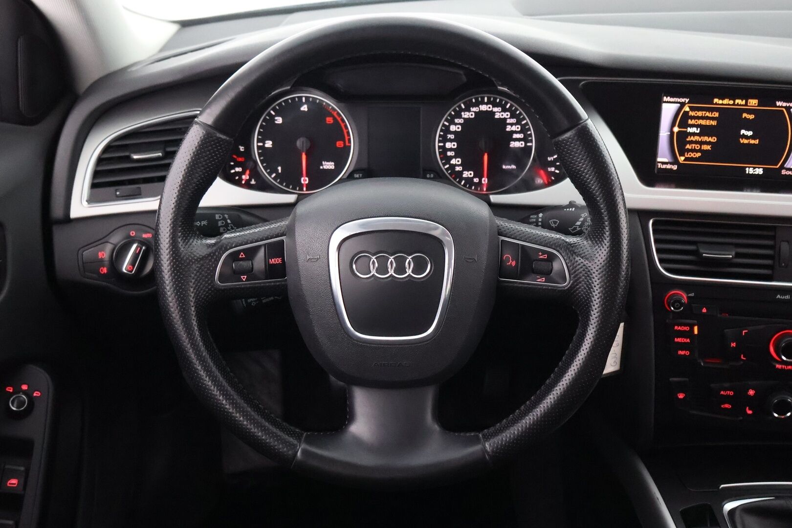 Audi A4 allroad quattro 2011 2,0 TDI (DPF) 105 kW quattro Start-Stop Alpine Pro - MYYDÄÄN HUUTOKAUPAT.COM! / Vetokoukku / Lohko / Vakkari / Urheiluistuimet!