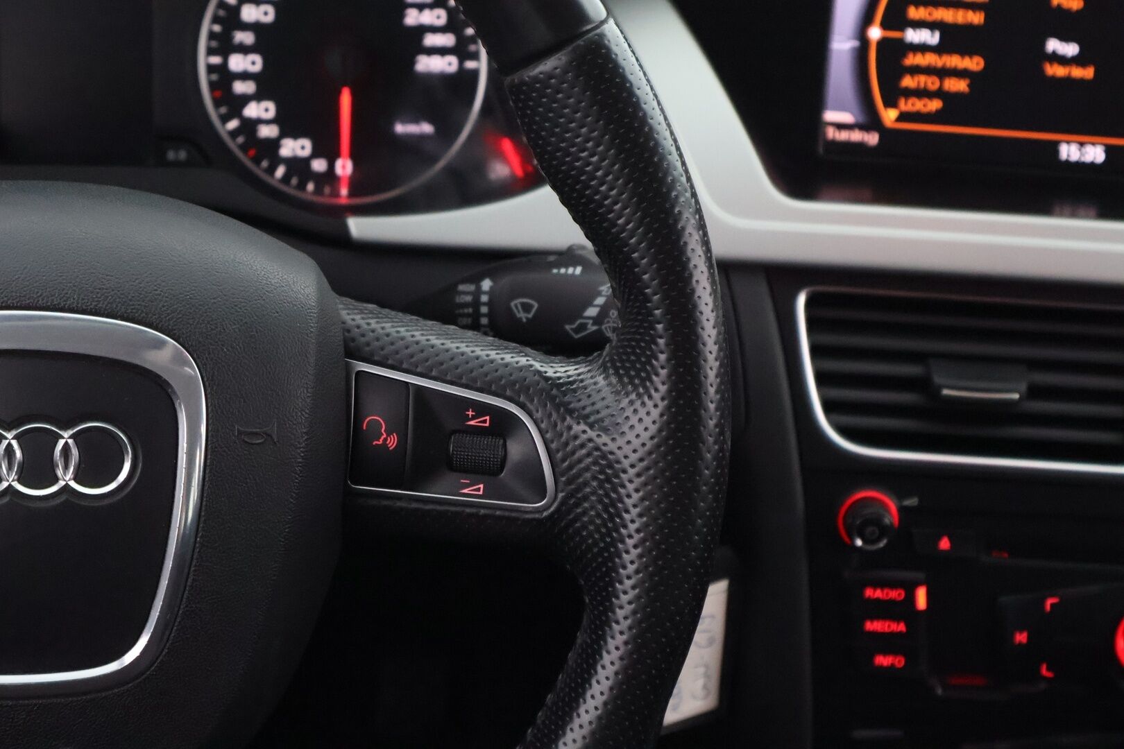 Audi A4 allroad quattro 2011 2,0 TDI (DPF) 105 kW quattro Start-Stop Alpine Pro - MYYDÄÄN HUUTOKAUPAT.COM! / Vetokoukku / Lohko / Vakkari / Urheiluistuimet!
