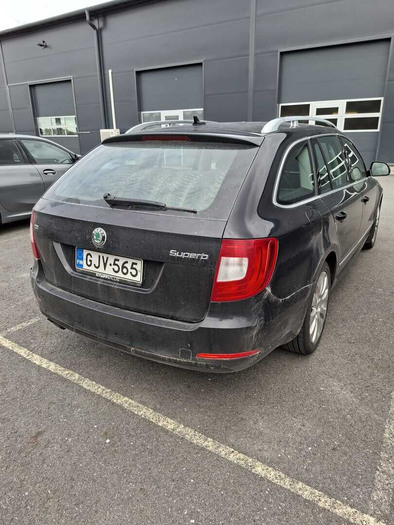 Skoda Superb 2011 Combi 2,0 TDI 140 Elegance DSG Autom. - YritysOutlet - Myydään vain yrityksille - Vakkari | Nahkapenkit | Lohko | 2x Renkaat | Seuraava katsastus 04/27