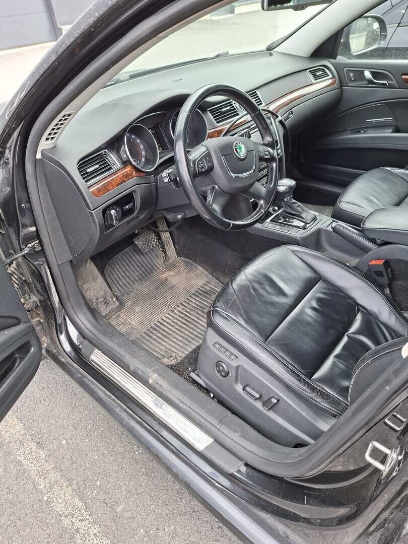 Skoda Superb 2011 Combi 2,0 TDI 140 Elegance DSG Autom. - YritysOutlet - Myydään vain yrityksille - Vakkari | Nahkapenkit | Lohko | 2x Renkaat | Seuraava katsastus 04/27