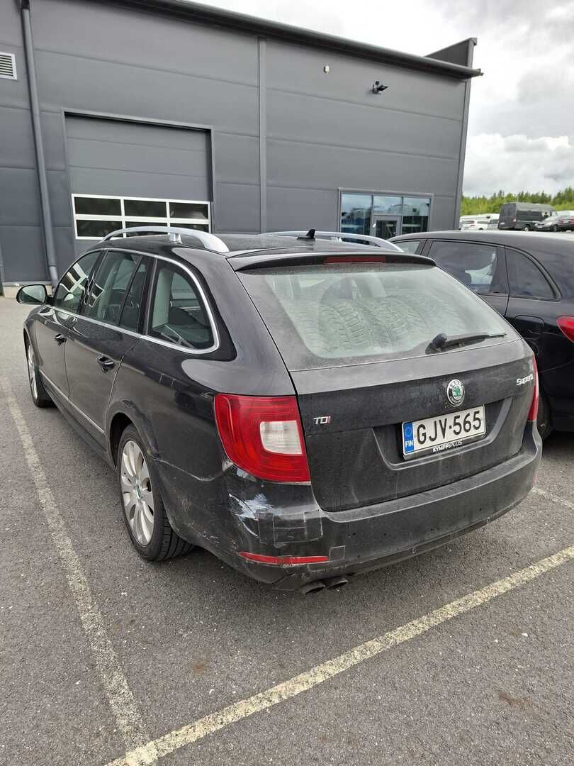 Skoda Superb 2011 Combi 2,0 TDI 140 Elegance DSG Autom. - YritysOutlet - Myydään vain yrityksille - Vakkari | Nahkapenkit | Lohko | 2x Renkaat | Seuraava katsastus 04/27