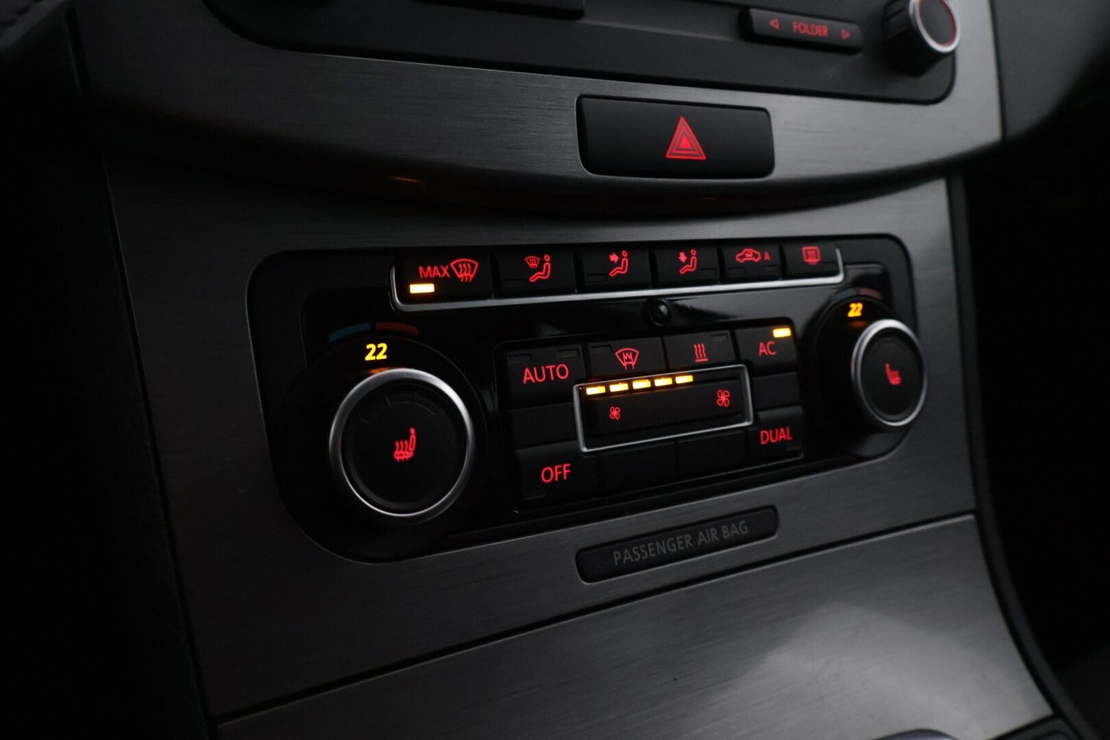 Volkswagen Passat 2011 Variant Comfortline 2,0 TDI 103 kW (140 hv) BlueMotion Technology - YritysOutlet - Myydään vain yrityksille - Juuri katsastettu / Kahdet hyvät renkaat / Suomi-auto! 