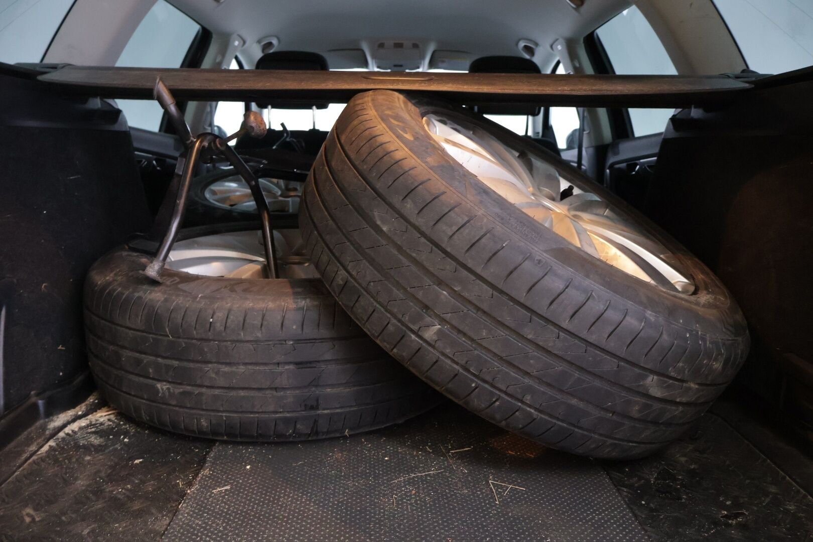 Volkswagen Passat 2011 Variant Comfortline 2,0 TDI 103 kW (140 hv) BlueMotion Technology - YritysOutlet - Myydään vain yrityksille - Juuri katsastettu / Kahdet hyvät renkaat / Suomi-auto! 