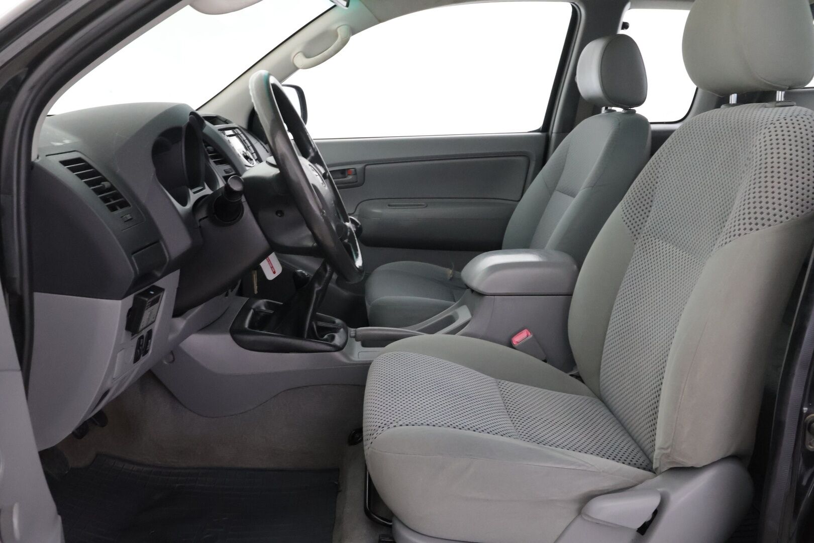 Toyota Hilux 2011 Extra Cab 2,5 D-4D 4WD 144 DLX - Suomi-Auto | Vetokoukku | Ilmastointi | Polttoainekäyttöinen lisälämmitin | 