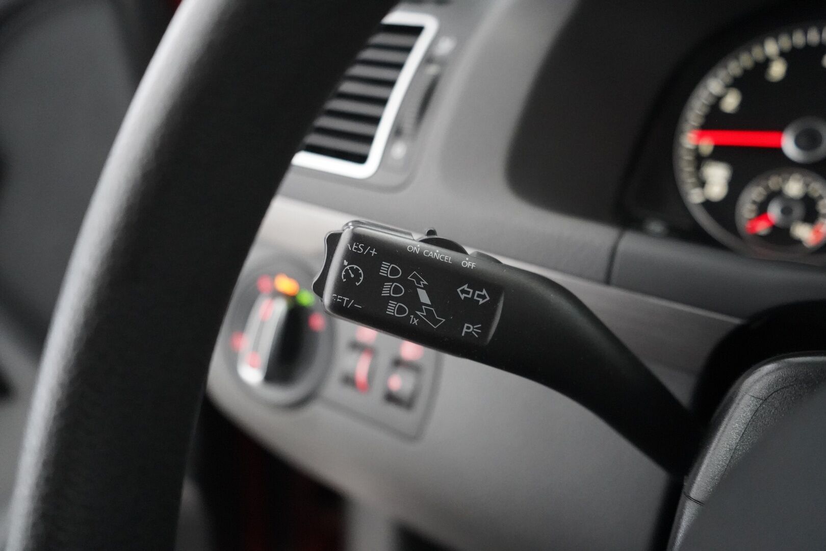Volkswagen Touran 2011 1.4 TSI Comfortline 103kW (140hv) DSG - KATSO MIHIN HINTAAN! | Vetokoukku | Vakkari | Lohko | 7-paikkainen | Kahdet renkaat vanteineen | Jakoketju vaihdettu 09.2024 | Säntilliset huollot