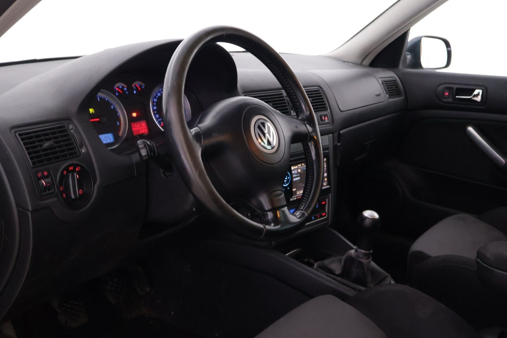 Volkswagen Golf 2003 1,9 - YritysOutlet - Myydään vain yrityksille - Vetokoukku / Multimedia näyttö / Sporttipenkit / GTI Mittaristo