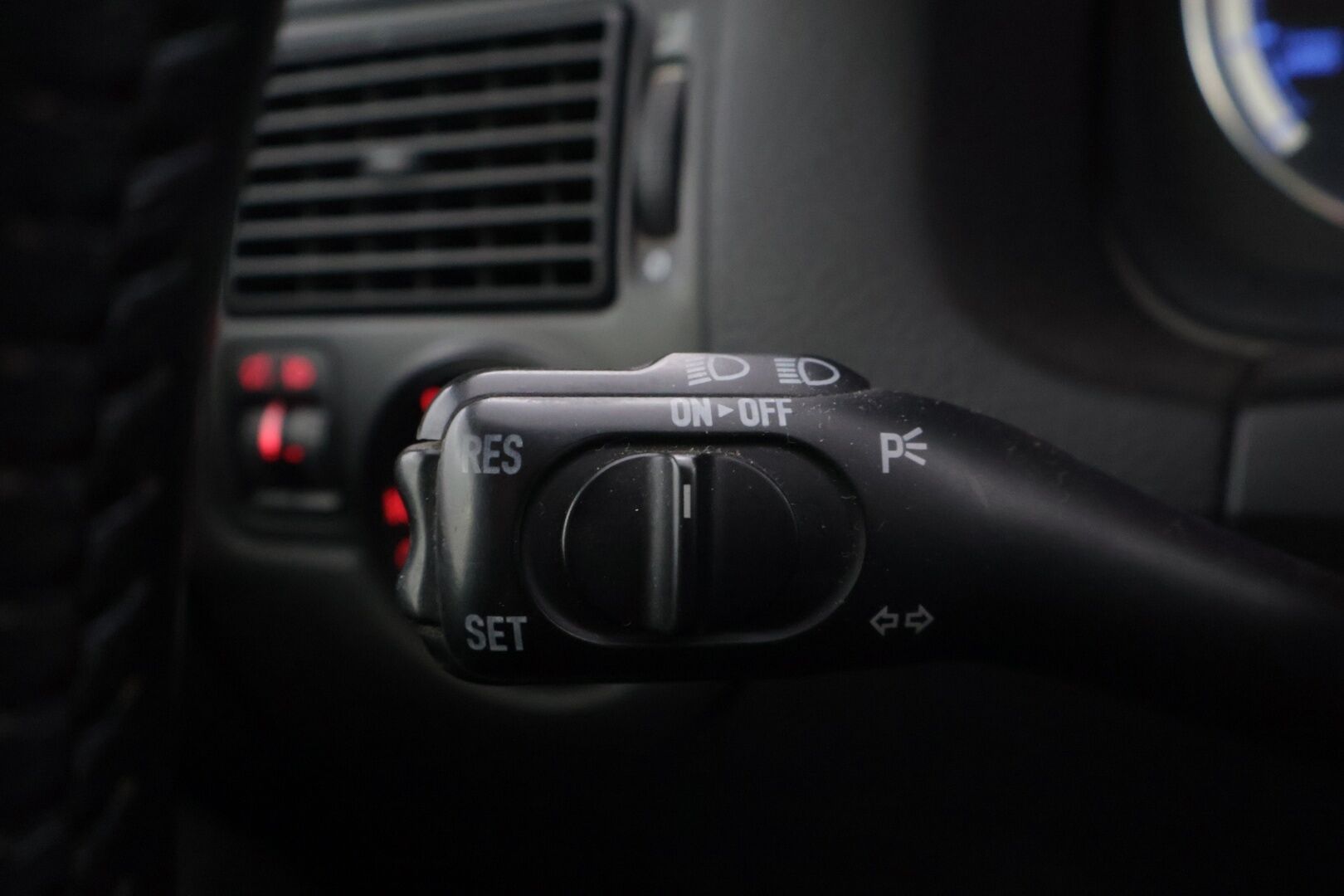 Volkswagen Golf 2003 1,9 - YritysOutlet - Myydään vain yrityksille - Vetokoukku / Multimedia näyttö / Sporttipenkit / GTI Mittaristo