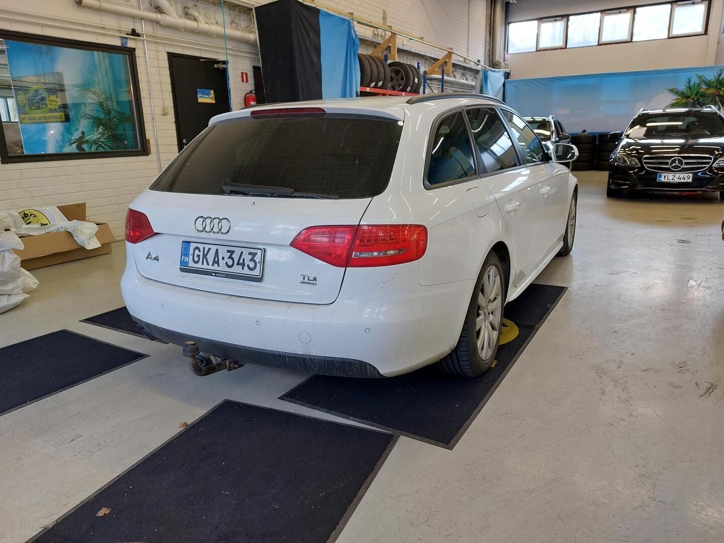 Audi A4 2011 Avant 2,0 TDI DPF quattro Start-Stop Alpine Pro - YritysOutlet - Myydään vain yrityksille