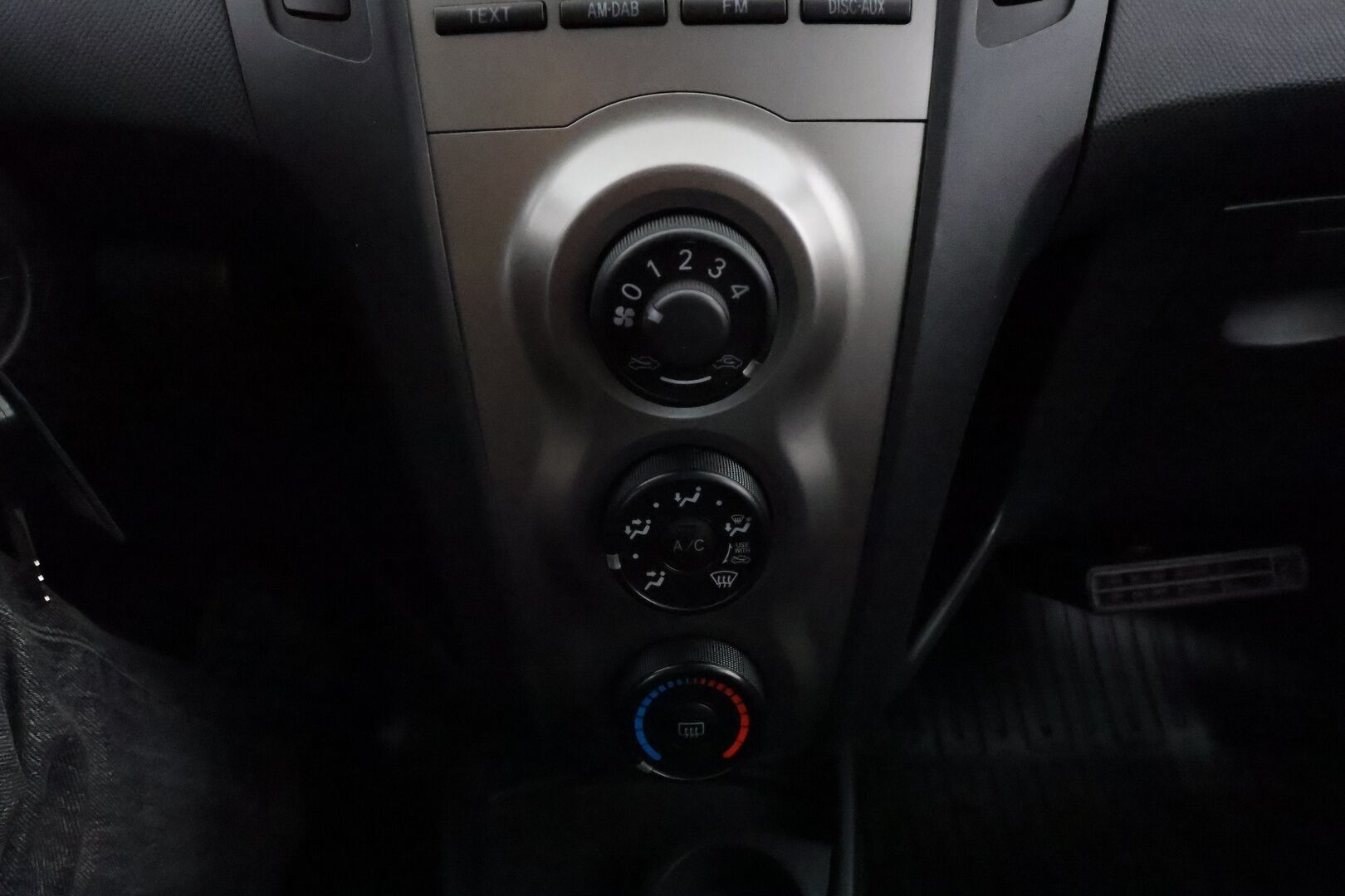 Toyota Yaris 2011 1,33 Dual VVT-i Stop & Start Edition 2011 5ov**Lohko- ja Sisätilanlämmitin / Aut.Ilmastointi / CD-Soitin / Metalliväri** - 2-Omisteinen Suomi-auto / 2x Renkaat
