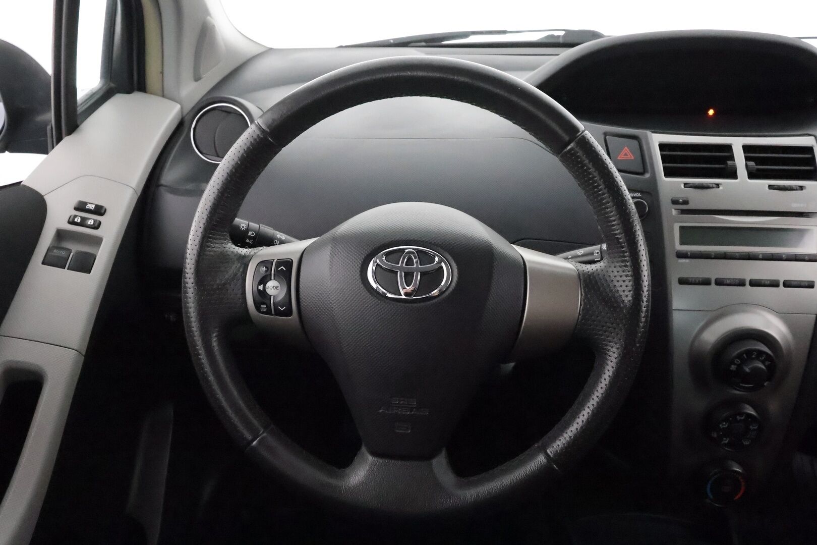 Toyota Yaris 2011 1,33 Dual VVT-i Stop & Start Edition 2011 5ov**Lohko- ja Sisätilanlämmitin / Aut.Ilmastointi / CD-Soitin / Metalliväri** - 2-Omisteinen Suomi-auto / 2x Renkaat