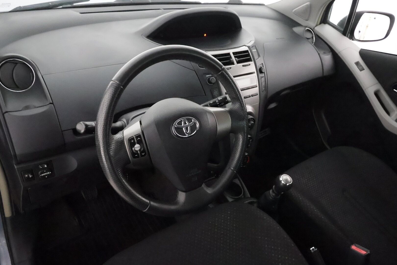 Toyota Yaris 2011 1,33 Dual VVT-i Stop & Start Edition 2011 5ov**Lohko- ja Sisätilanlämmitin / Aut.Ilmastointi / CD-Soitin / Metalliväri** - 2-Omisteinen Suomi-auto / 2x Renkaat