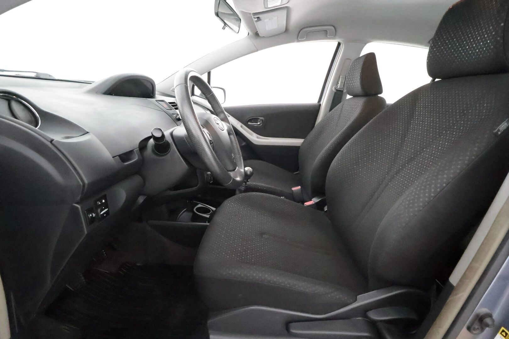Toyota Yaris 2011 1,33 Dual VVT-i Stop & Start Edition 2011 5ov**Lohko- ja Sisätilanlämmitin / Aut.Ilmastointi / CD-Soitin / Metalliväri** - 2-Omisteinen Suomi-auto / 2x Renkaat