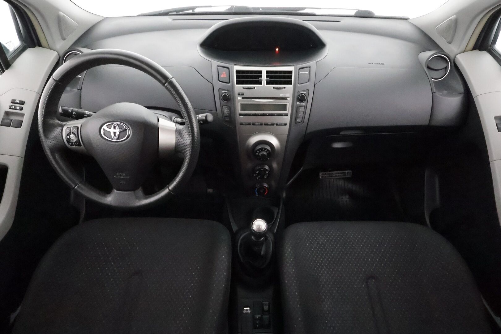 Toyota Yaris 2011 1,33 Dual VVT-i Stop & Start Edition 2011 5ov**Lohko- ja Sisätilanlämmitin / Aut.Ilmastointi / CD-Soitin / Metalliväri** - 2-Omisteinen Suomi-auto / 2x Renkaat