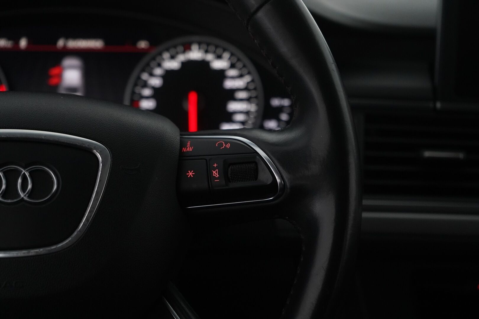 Audi A6 2012 MYYDÄÄN HUUTOKAUPAT.COM - Öljynkulutusremontti tehty! / Jakohihna vaihdettu / Suomi-auto / Myydään juuri huollettuna ja katsastettuna!